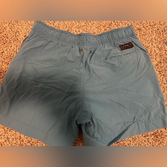 Tommy Hilfiger board shorts size L - Picture 2 of 3